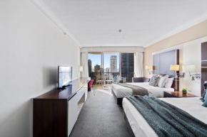 Beachside In Heart Of Surfers Paradise With Spa